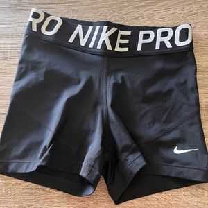 NIKE PRO WOMENS SHORTS SIZE SMALL